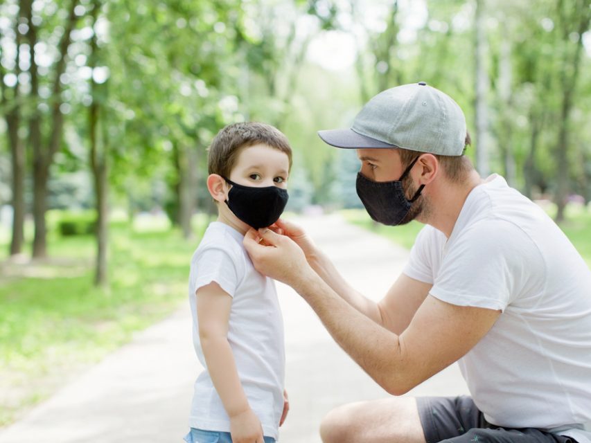 carousel-dad-fitting-a-mask-to-little-boy-everydaymask-ca