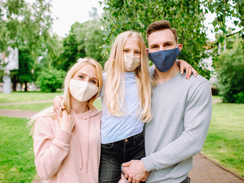 carousel-family-of-three-wearing-mask-everydaymask-ca